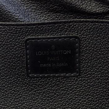 TAIGA TOILETRY POUCH GM, Louis Vuitton.