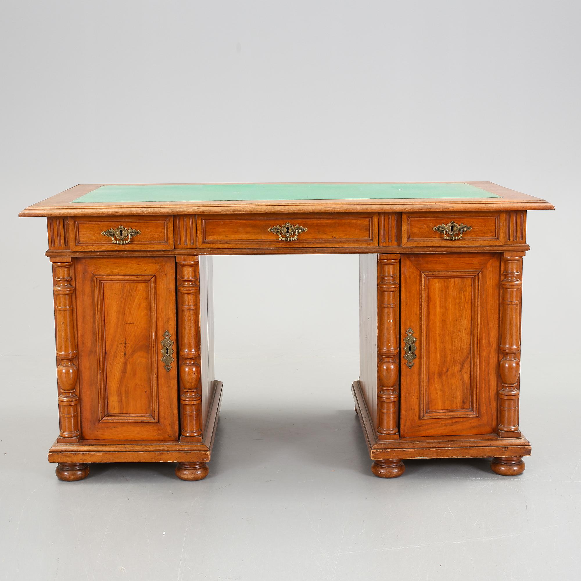SKRIVBORD. Nyrenässans. 1800-talets slut.