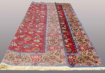 A CARPET, Esfahan, ca 460 x 320 cm.