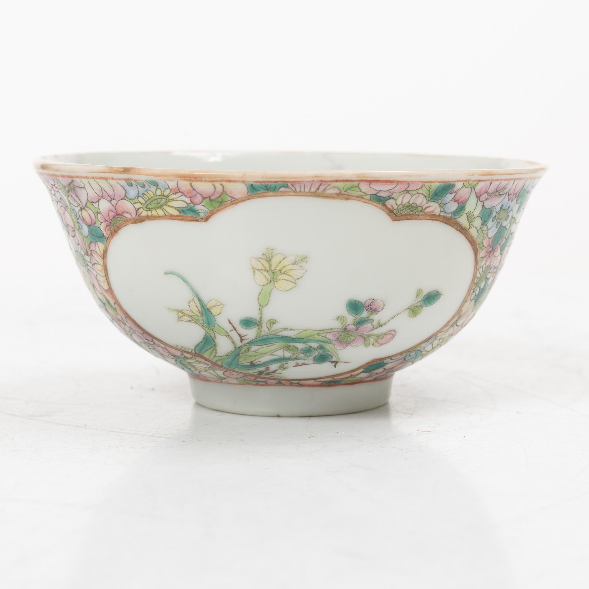 Skålar, två stycken samt skålfat, porslin, Kina, 1900-tal.