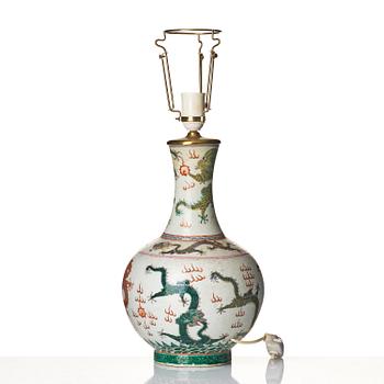Vas, porslin. Qingdynastin med Guangxus märke och period (1874-1908).