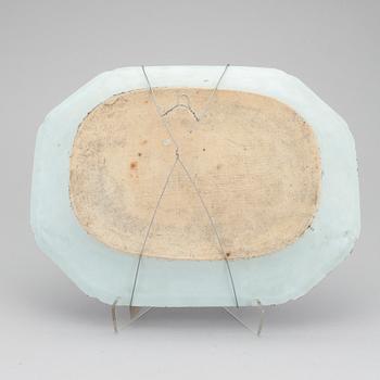 A blue and white glaze porcelain serving dish Qianlong(1736-95).