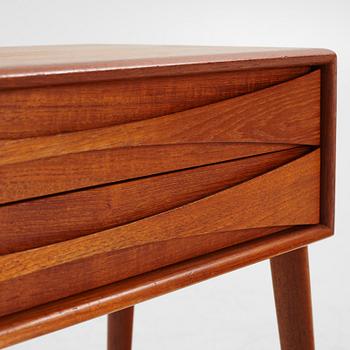 Rimbert Sandholdt, teak bedside table
AB Glas &Trä Hovmantorp, 1959.