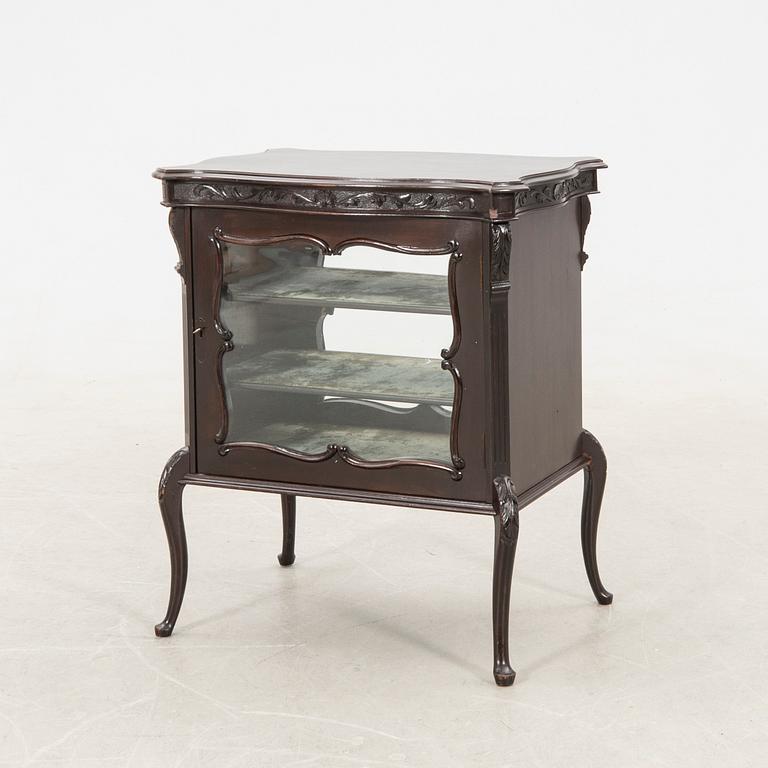 Side table/display table Louis XV style first half of the 20th century.