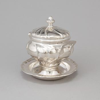 A silver DEEP DISH WITH LID, by Thune, Norway, 20th century.