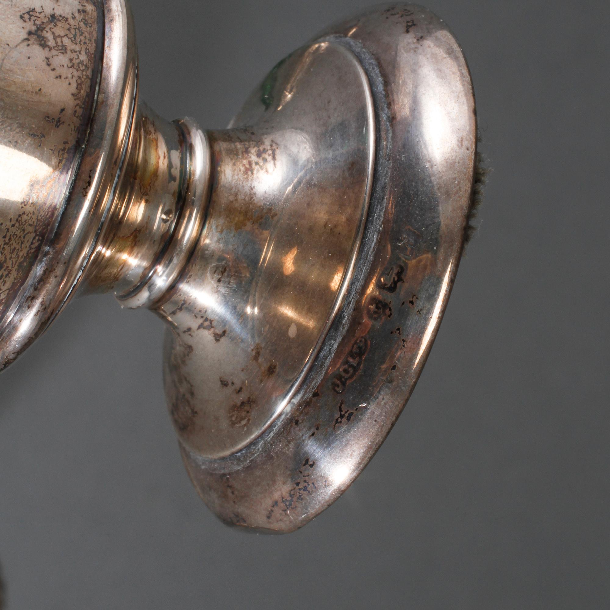 PARTI SILVER, 8 delar, mestadels England och Sverige, 1900-tal, vikt exklusive glas samt fylld del ca 300 g.