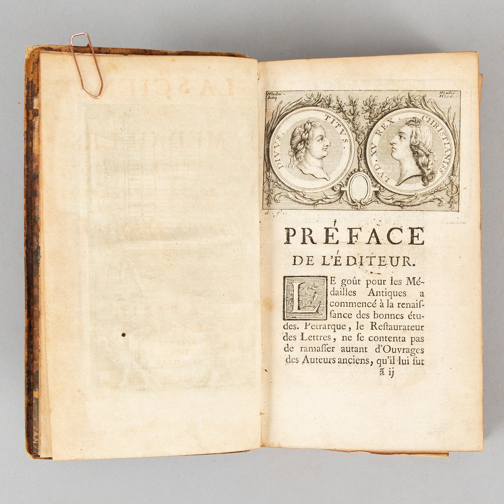 Med 12 graverade planscher över medaljer, 1739 (2 vol).