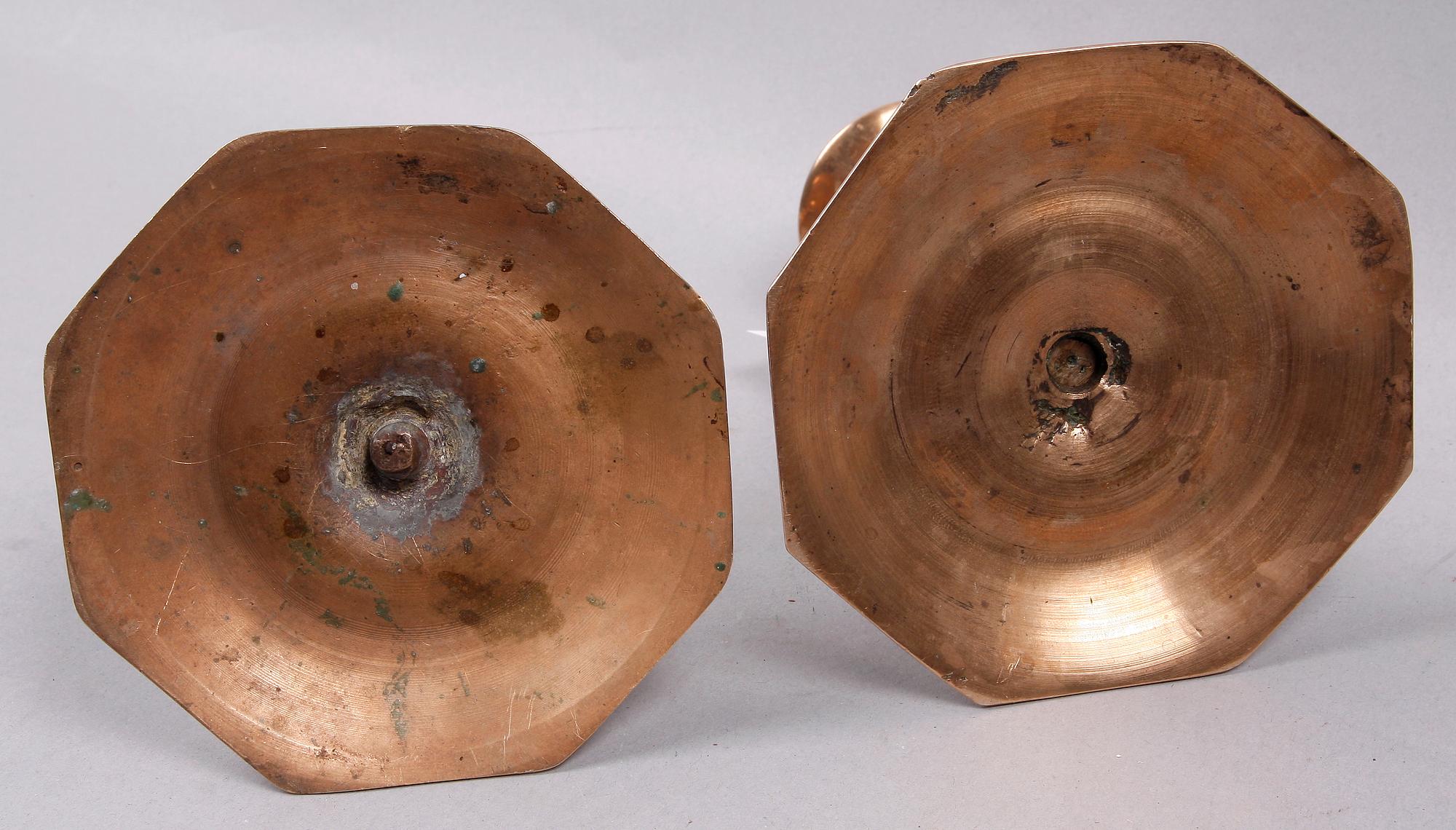 LJUSSTAKAR, 2 st. Mässing 1700-tal.