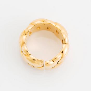 An 18K gold Chopard "Casmir" ring.