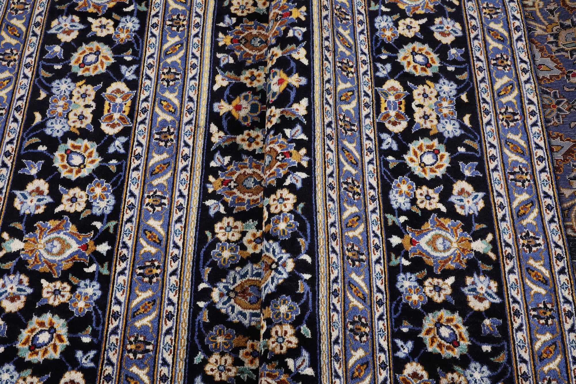 A carpet, Kashan, ca 420 x 296 cm.
