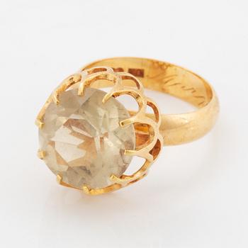 Ring, 18K guld med rund fasettslipad citrin.
