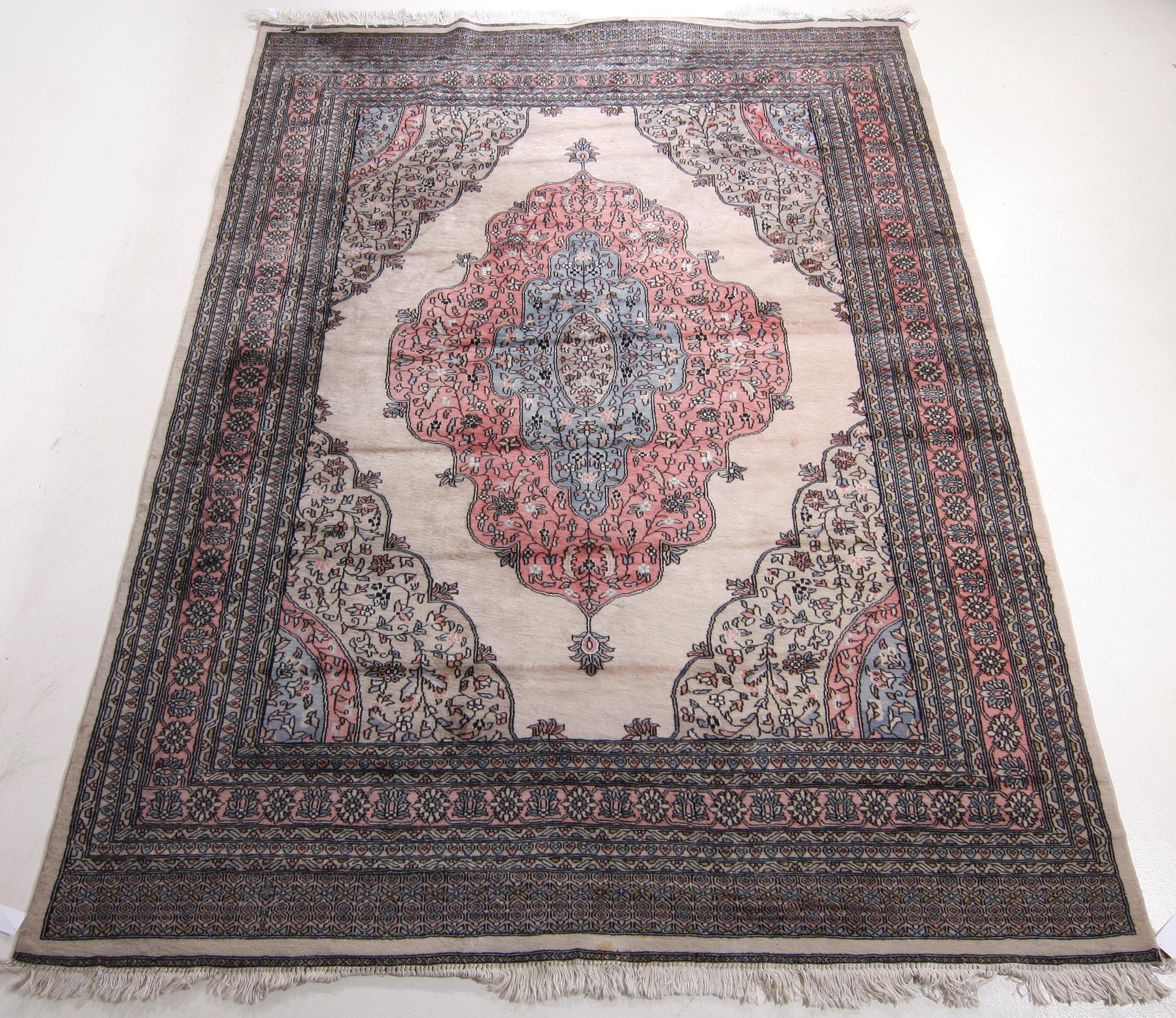 MATTA, orientalisk. Ca 300 x 225.