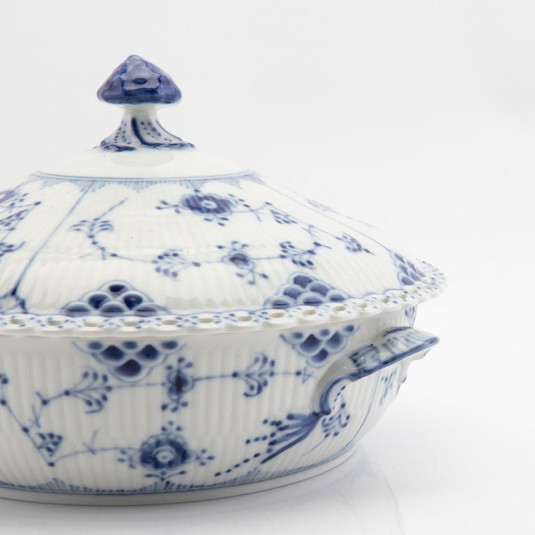 Service, 46 pieces, porcelain, Blue Fluted "Full Lace" and "Half Lace", Royal Copenhagen, Denmark.