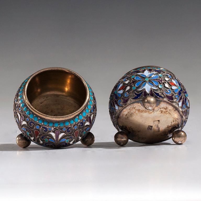 CLOISONNÉ SALTKAR, ETT PAR.