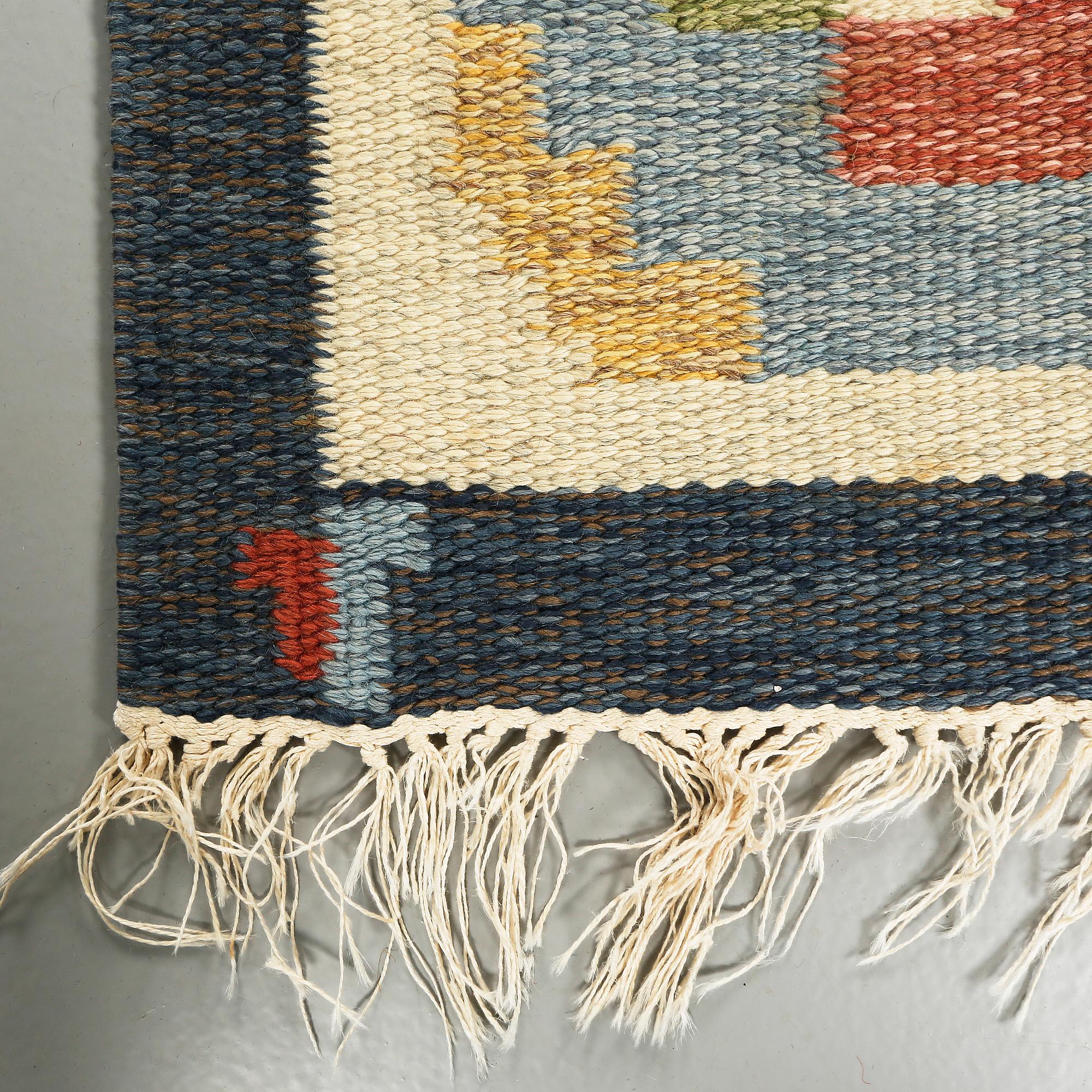 A flatweave rug by Erik Lundberg, Vävaregården, signed, 246 x 170 cm.