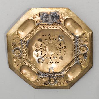 LJUSPLÅTAR, ett par, barock, 1700-tal.