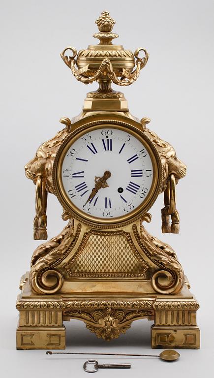 BORDSPENDYL, mässing, 1800-talets andra hälft.