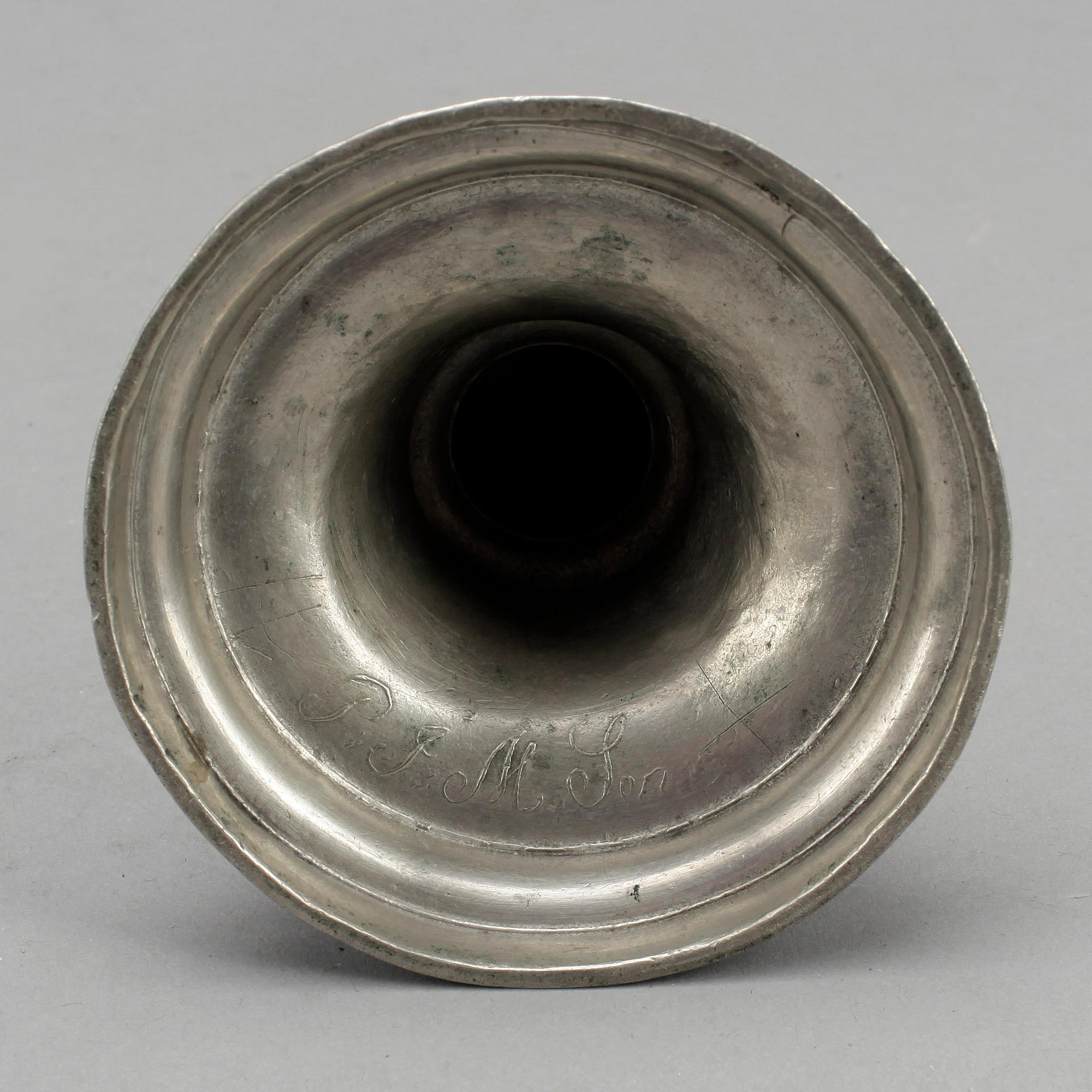 LJUSSTAKAR, 2 st snarlika, tenn, 1700/1800-tal.