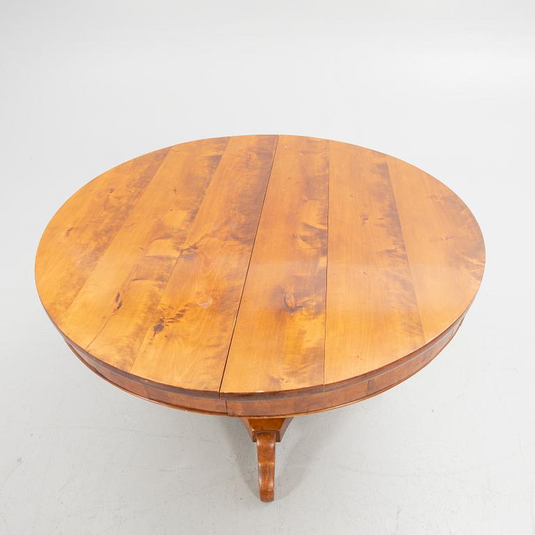 Dining table, Empire style, first half of the 20th century.