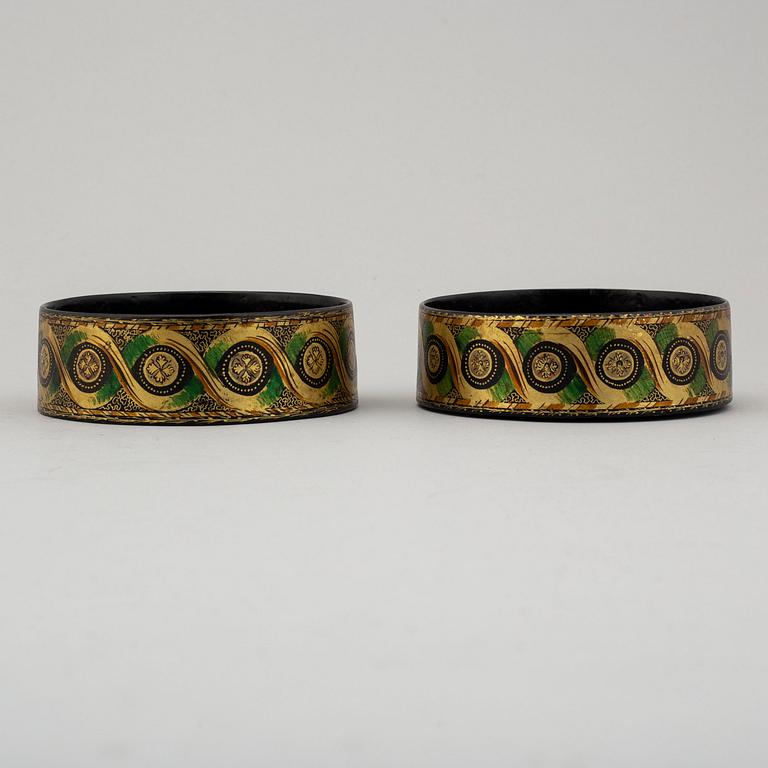 A pair of papier maché coasters, first half of the 19th century.