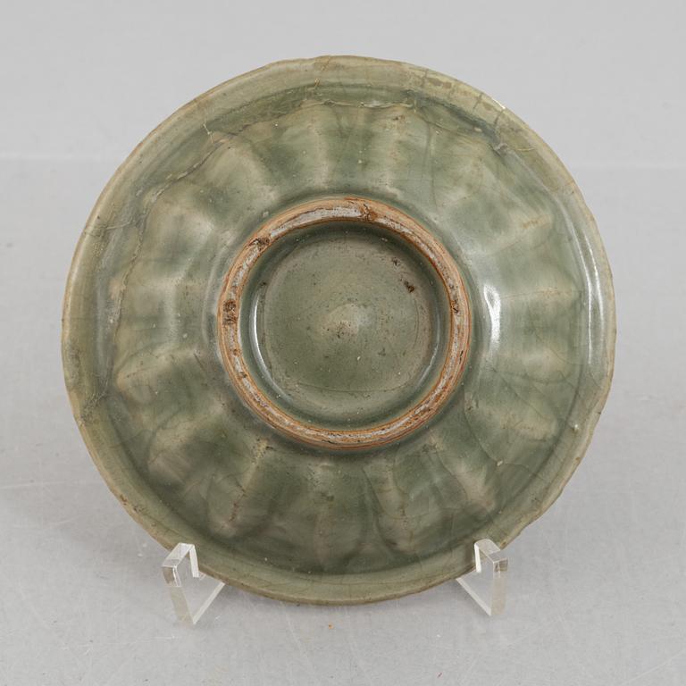 A Chinese celadon-glazed bowl, Sung dynsaty/ Ming dynasty.
