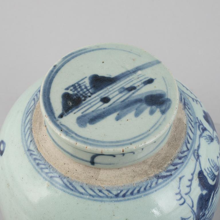 A porcelain flask and urn with cover, China, Qing dynasty, 19th century.