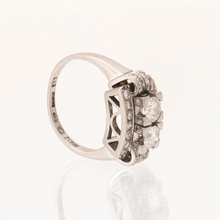 Ring in 18K white gold with round brilliant-cut and single-cut diamonds, Olsson Juvelerare Kristinehamn 1955.
