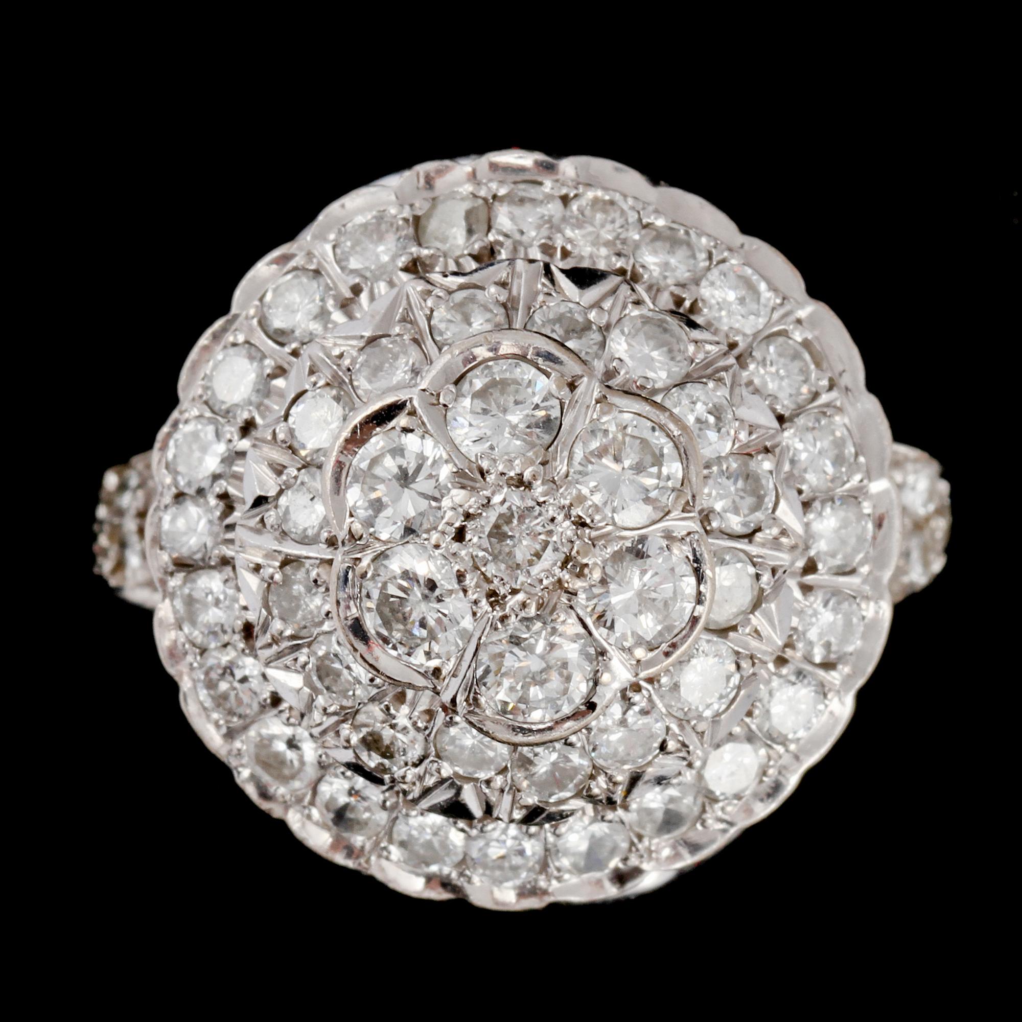 RING, 14k vitguld med 63 briljantslipade diamanter, tot ca 4.7 ct, 2000-tal. Vikt 11 g.
