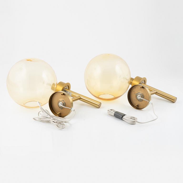Uno & Östen Kristiansson, a pair of brass and glass wall lights, Luxus, Vittsjö.