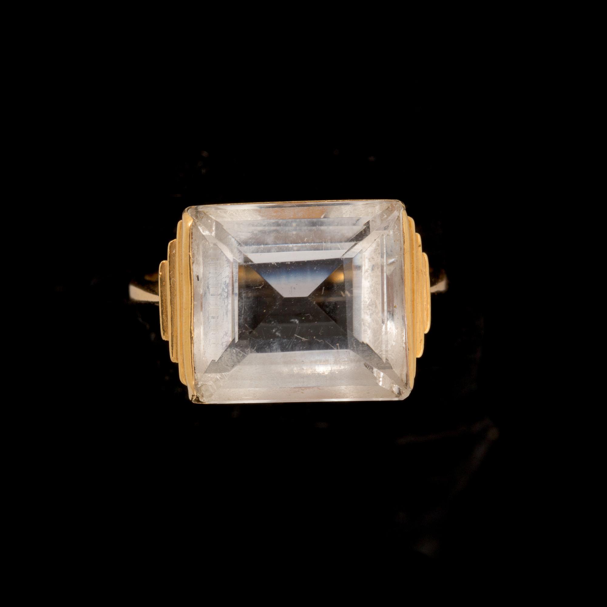 RING, 18k guld med bergkristall. 1967. Vikt ca 6 g.
