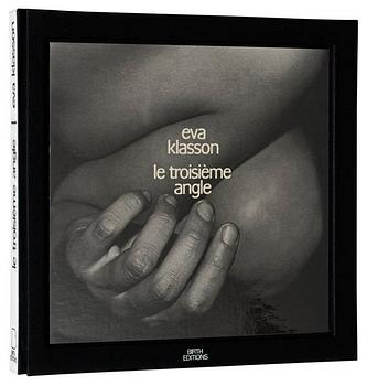 524. Eva Klasson, "Le troisième angle".