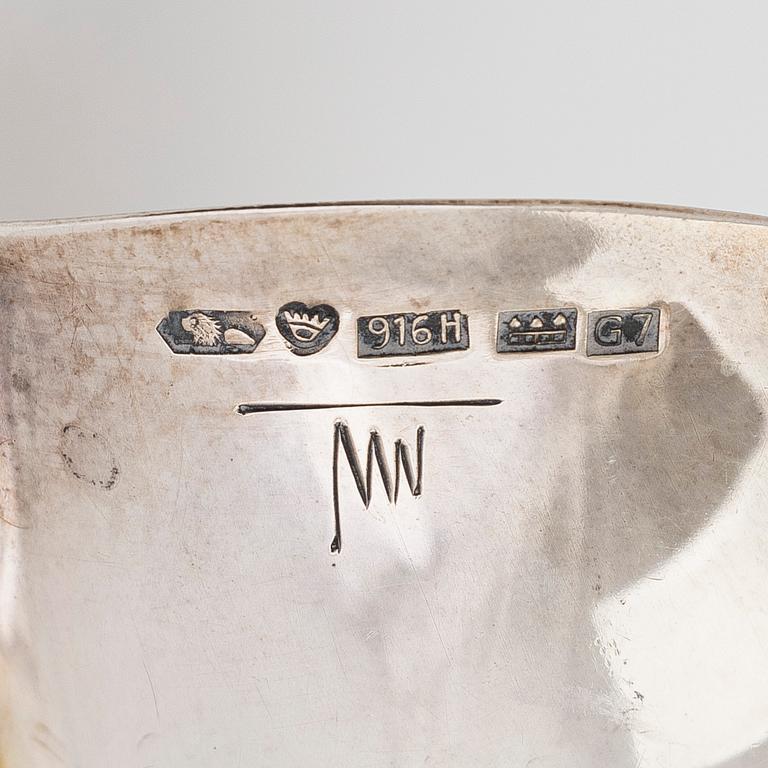 Tapio Wirkkala, malja, hopeaa, malli TW 4, Kultakeskus, Hämeenlinna 1960.