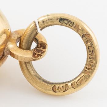 Pendant, in the shape of a shell, 14K gold with a pearl.