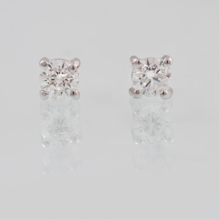 ÖRHÄNGEN, 18K vitguld med briljantslipade diamanter ca 0.22 ct. Vikt  1,2 gram.