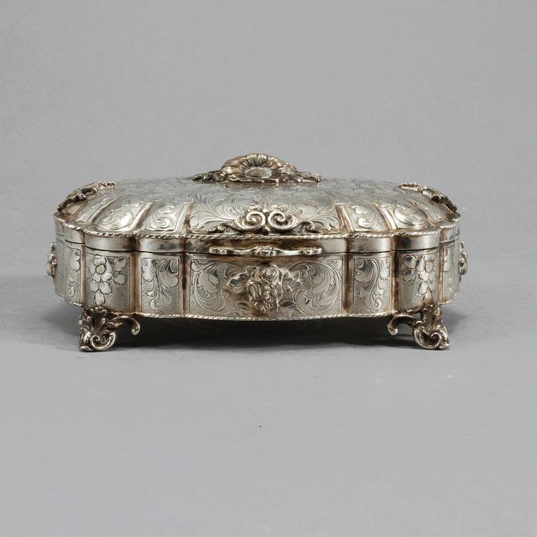 SKRIN, silver, importstämplad, omkring 1900. Vikt 450 gram.
