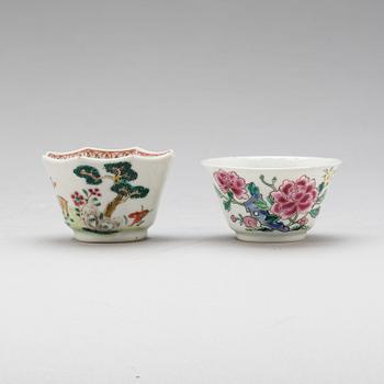KOPPAR PÅ FAT, 2 st. Porslin, Kina, Qianlong(1736-1795).