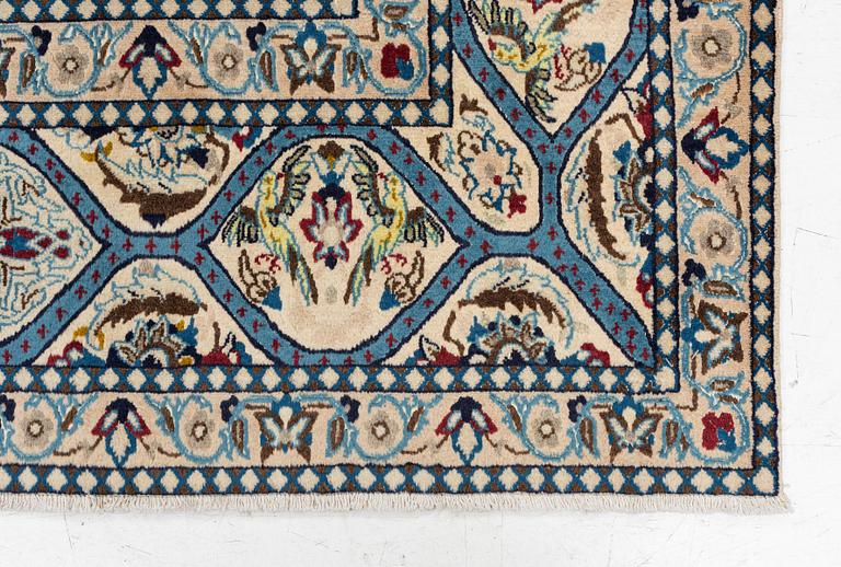 Carpet, Nain, approx. 288 x 195 cm.