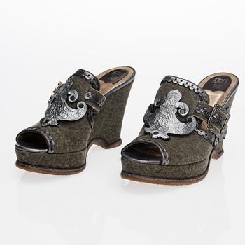 SKOR, Anna Sui.
