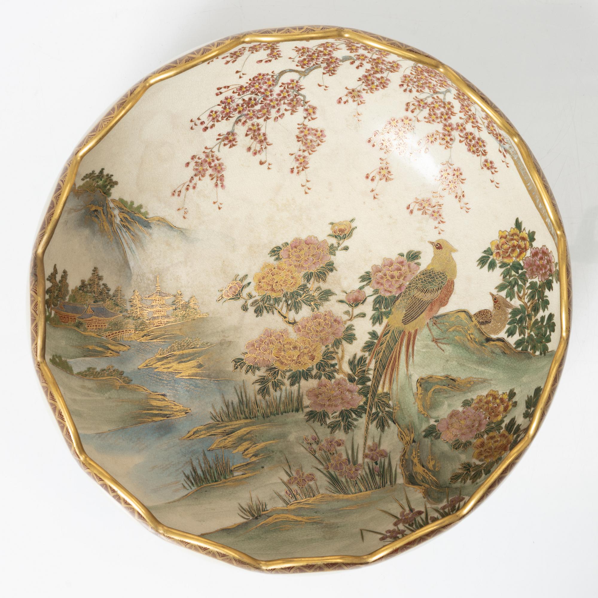 Bålskål, satsumagods. Japan, Meiji (1868-1912).