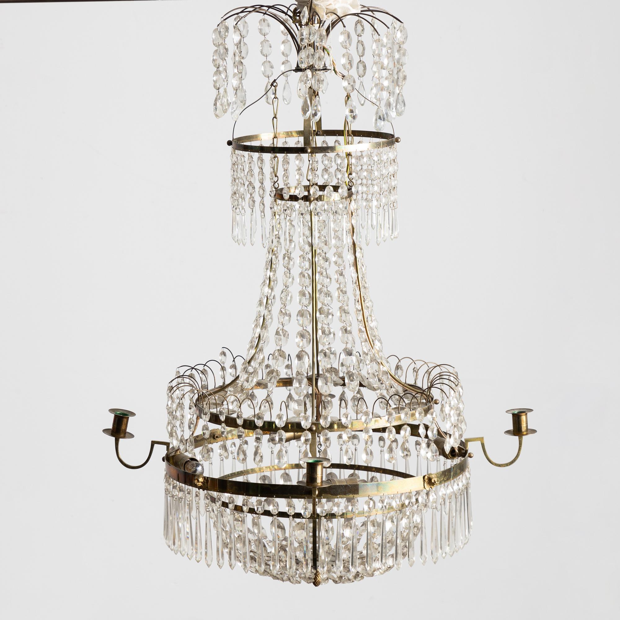 Ljuskrona, omkring 1900, Gustaviansk stil.