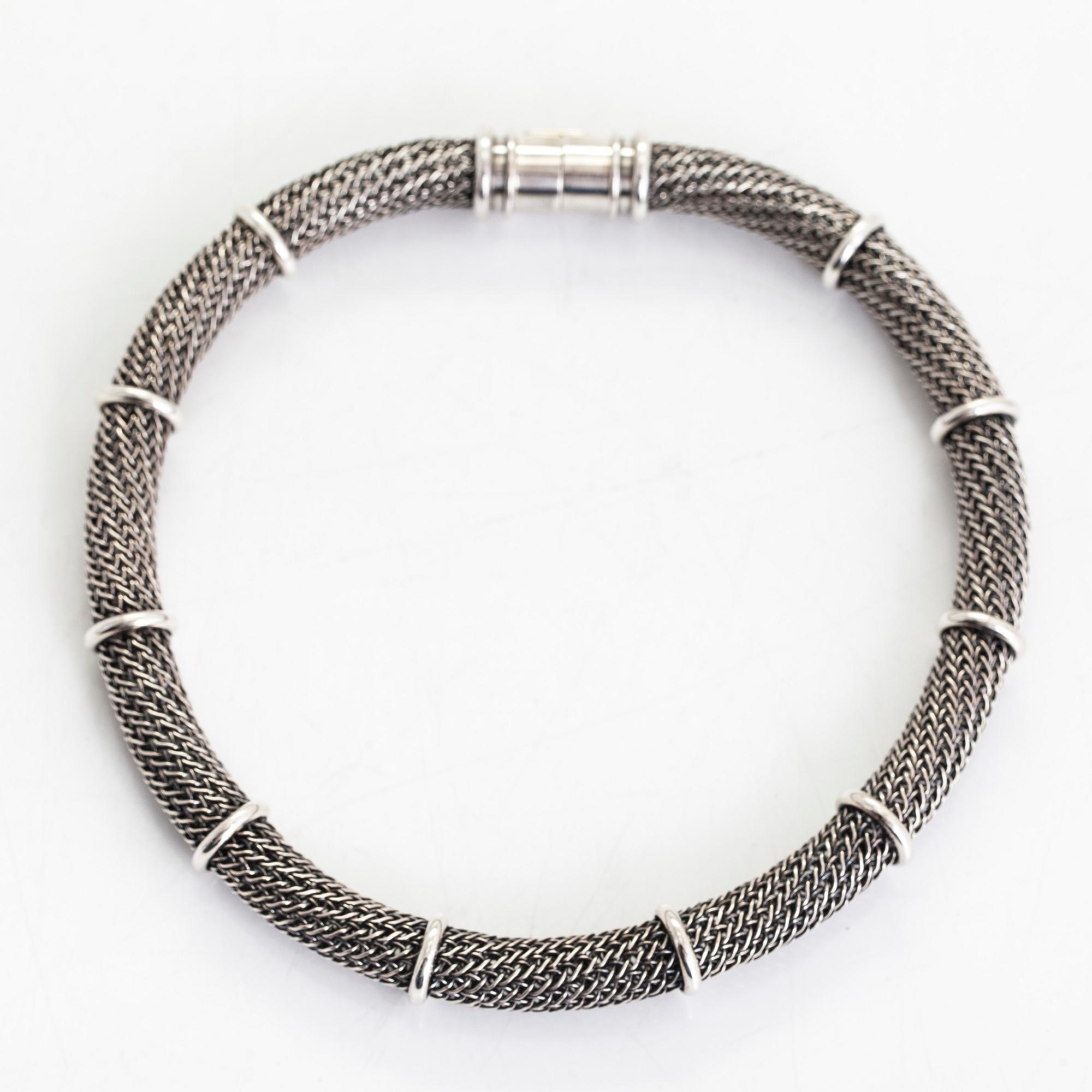 Saara Hopea, A silver collier. Ossian Hopea, Porvoo 1980.