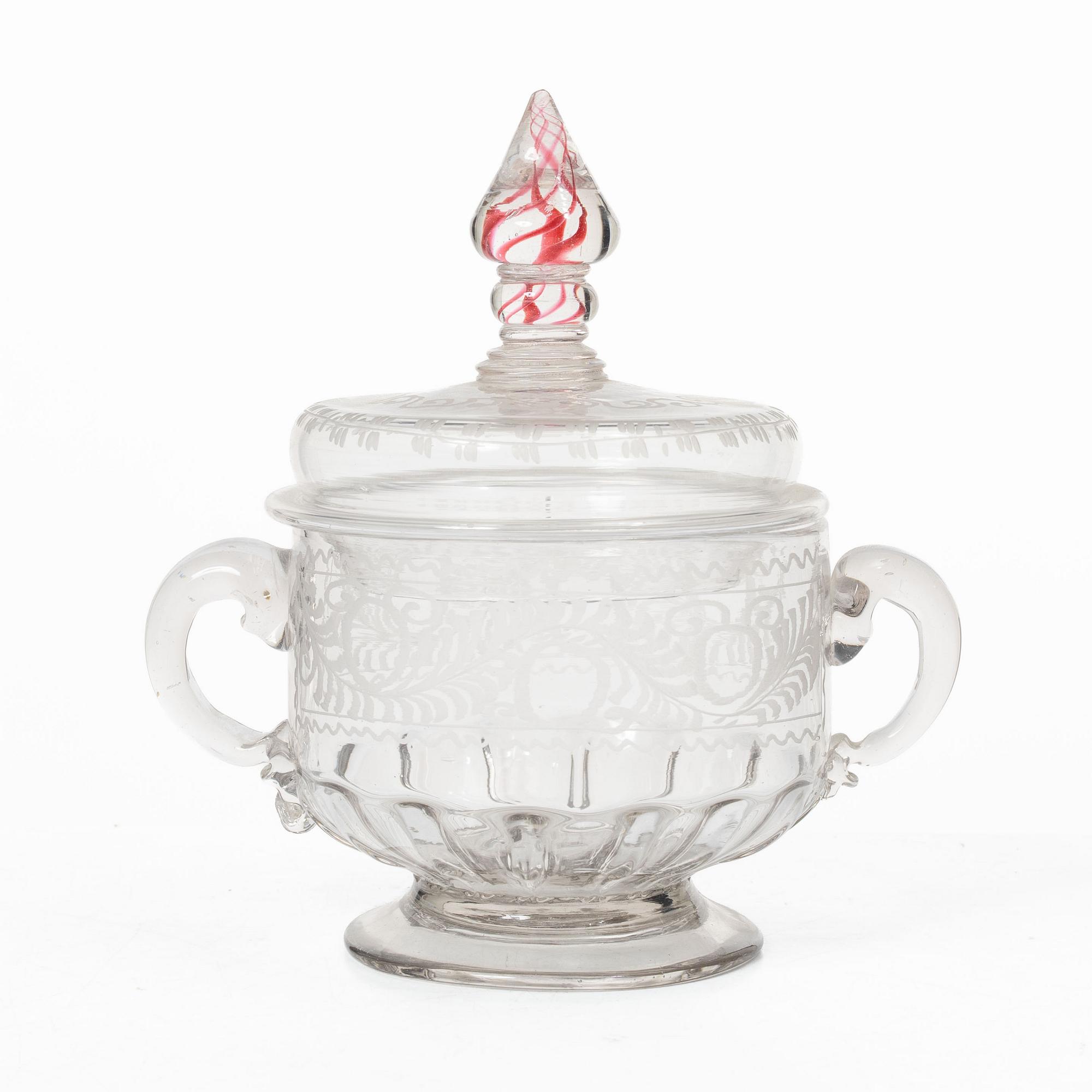 A covered bonbonnière, 18th Century.