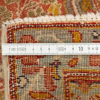 An antique Tabriz carpet, ca 404 x 276 cm.