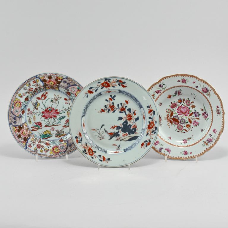 TALLRIKAR, 3 st, porslin, Kina, 1700-tal.