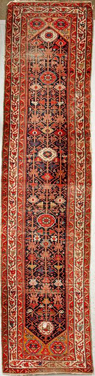 An antique Malajir runner ca 505x102 cm.