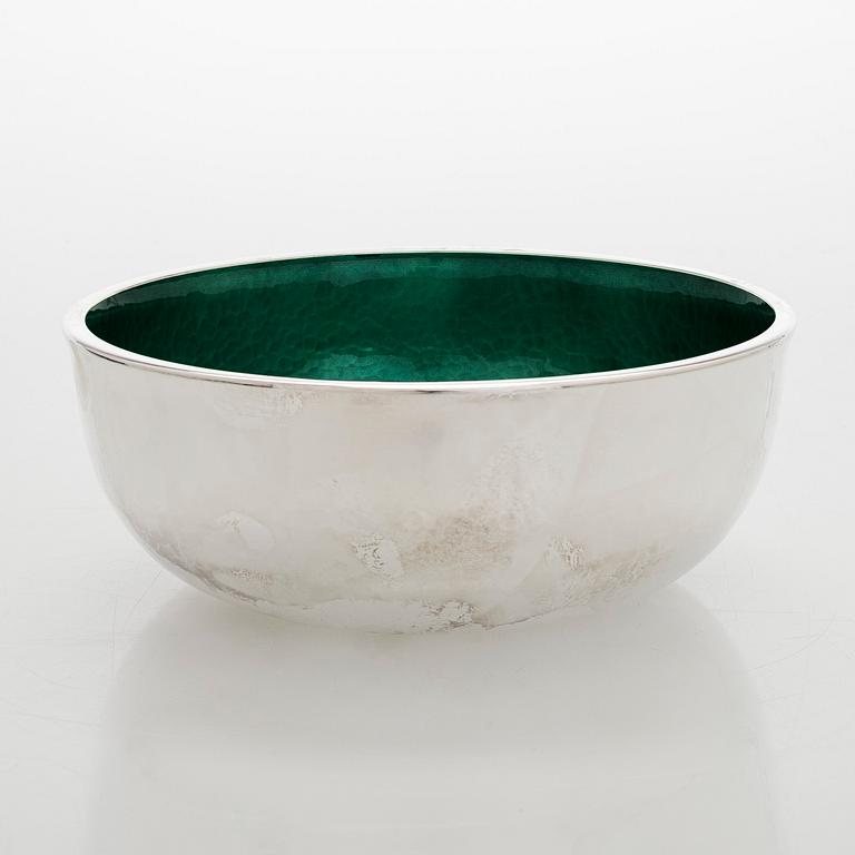 A. Tillander, malja, sterlinghopeaa ja emalia. Helsinki 2005.