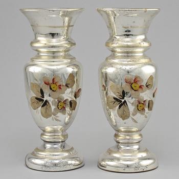 VASER, ett par, kvicksilverfolierat glas, omkring 1900.