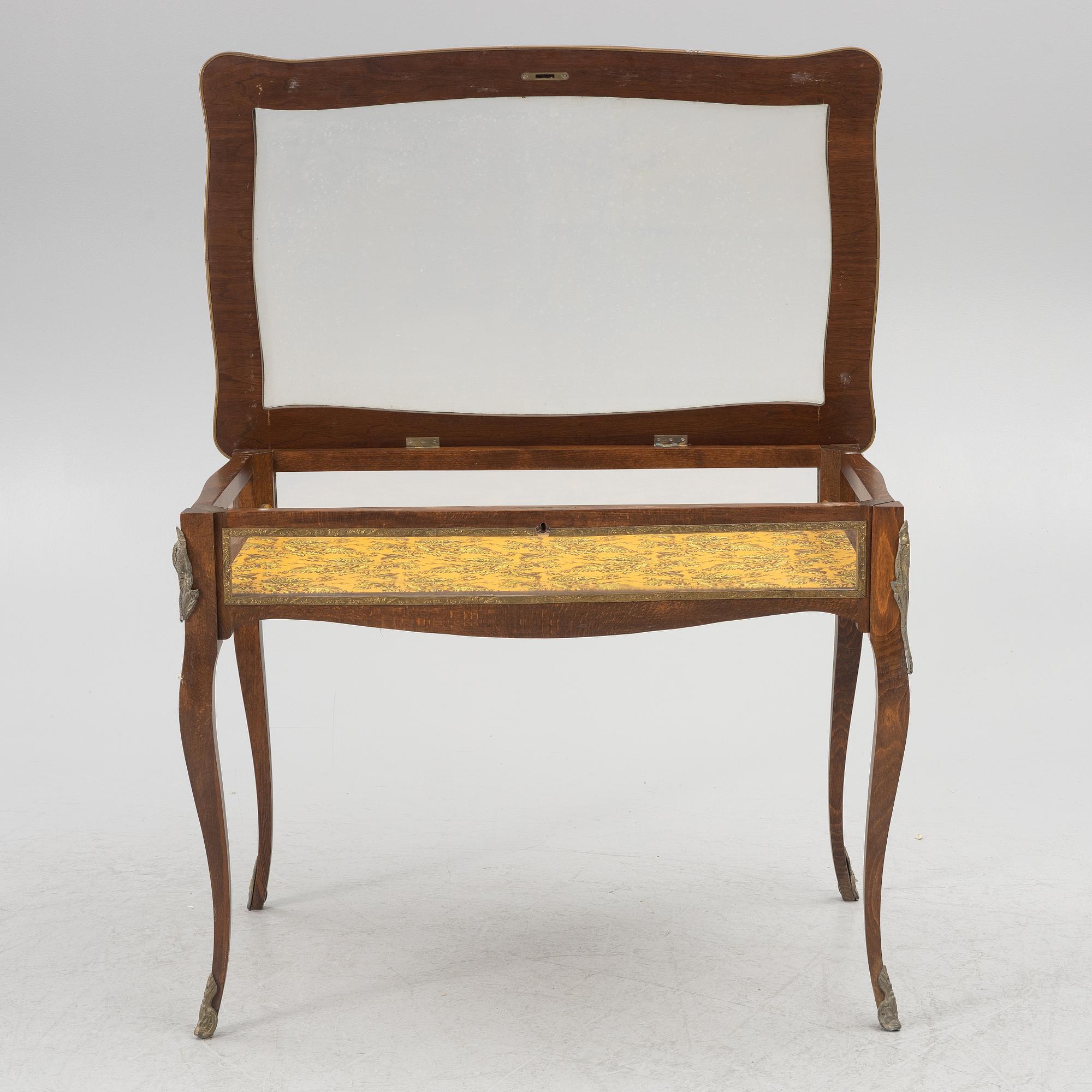 Display table, Louis XV style, from around the year 1900.