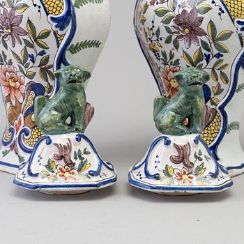 A pair of faience lidded urns, 18th/19th century.