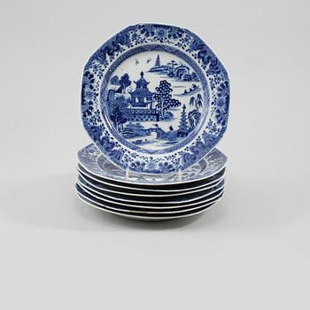 TALLRIKAR, 8 st, porslin, Kina, Qianlong, 1736-95.